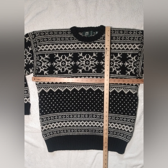 Vintage ROOTS Canada 100% Wool Snowflake Winter Christmas Knit Sweater -Mens XL - Picture 10 of 12